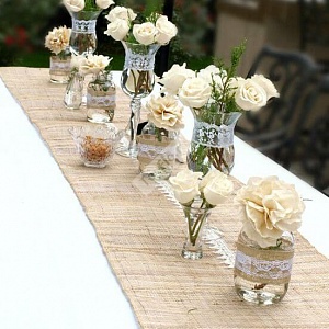 Украшение столов гостей для свадьбы в бежевом цвете