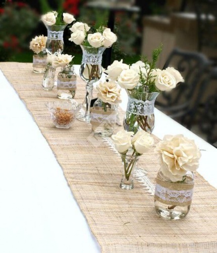 Украшение столов гостей для свадьбы в бежевом цвете
