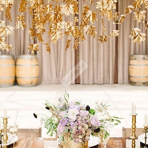 Оформление свадьбы в золотом цвете с золотыми листьями