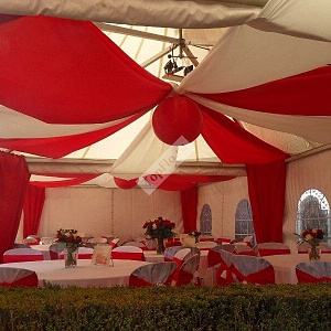 Оформление свадебного шатра в красно белом цвете