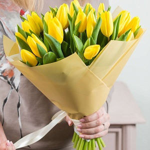 Букет жёлтых тюльпанов