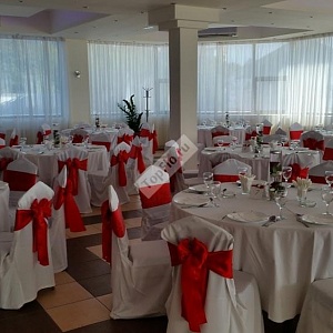 Красно белое оформление свадебного зала