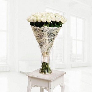 Букет длинных белых роз 25 штук