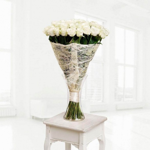 Букет длинных белых роз 25 штук
