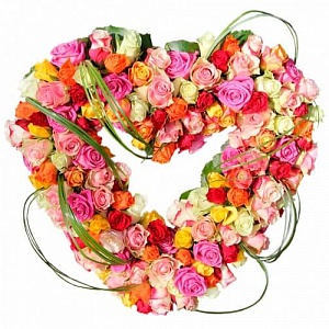 Сердце из разноцветных роз Капризной принцессе