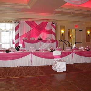 Оформление свадьбы насыщенно розовым цветом