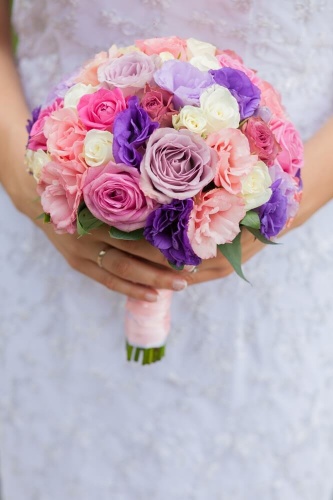 Букет невесты розово сиреневый с розой