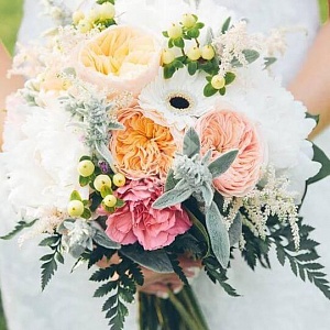Букет невесты из пионов и пионовидных роз