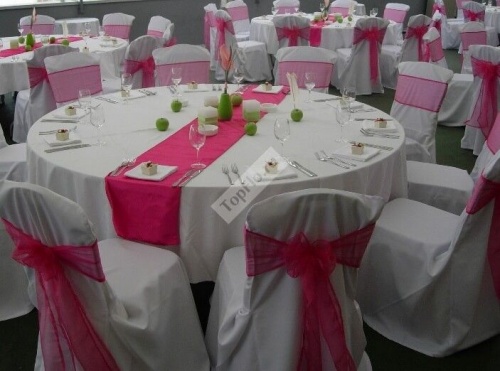 Оформление зала свадьбы в розовых и малиновых тонах
