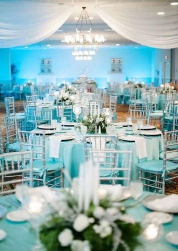 Оформление зала свадьбы в белых и бирюзовых тонах