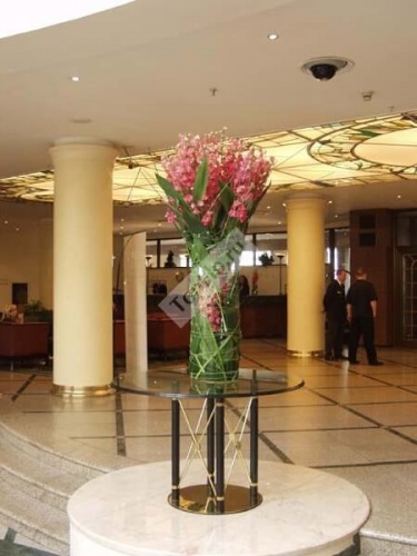 Цветы в вазе для декора интерьера