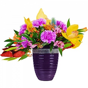 Цветочная композиция с орхидеей и сиреневой гвоздикой