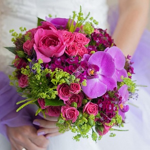 Букет невесты розово фиолетовый с орхидеей