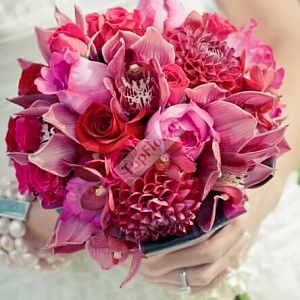 Букет невесты с орхидеями хризантемой и розами