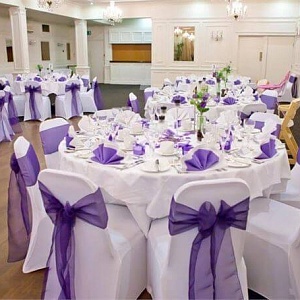 Оформление зала в нежно фиолетовом цвете
