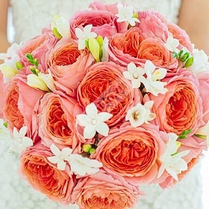 Букет невесты из роз остина и фрезий