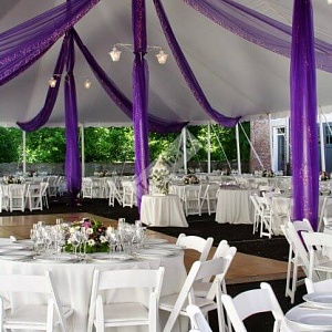 Оформление свадебного шатра тканью лилового цвета