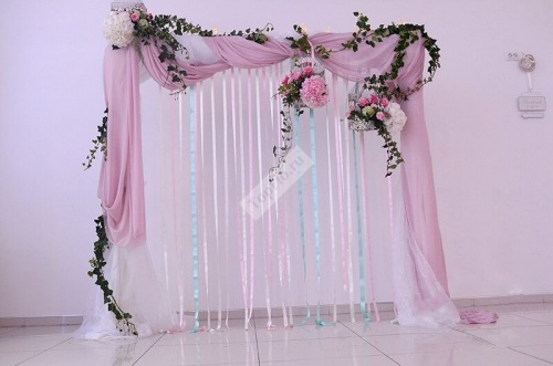 Арка для оформления свадьбы в розовом цвете